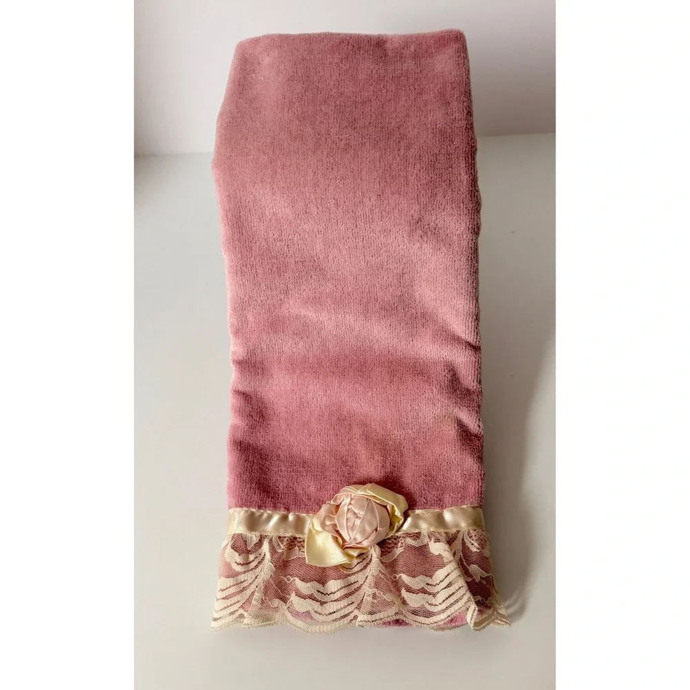 Vintage Avanti Pink Hand Towel Lace Rose Trim Cottagecore Bathroom Decor